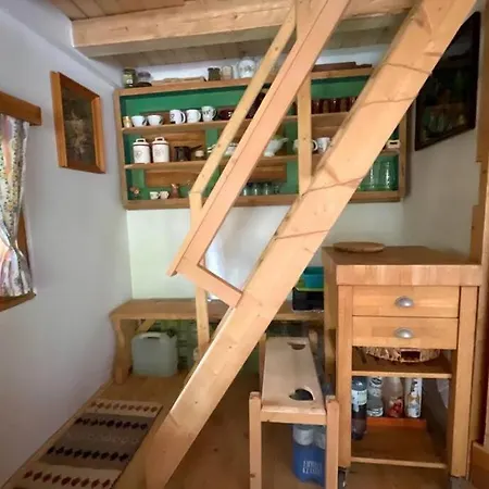 Stern Cabin Zirovnica